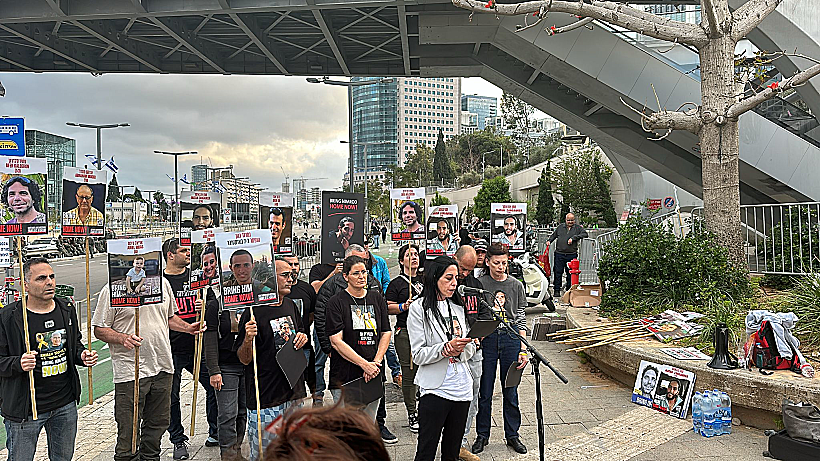 משפחות חטופים מול הקריה