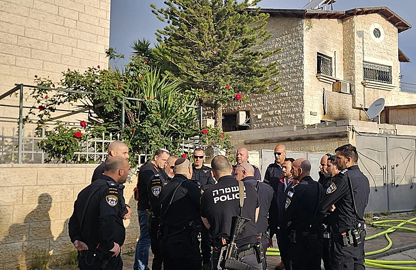 כוחות משטרה בזירת השריפה בהוסטל בירושלים