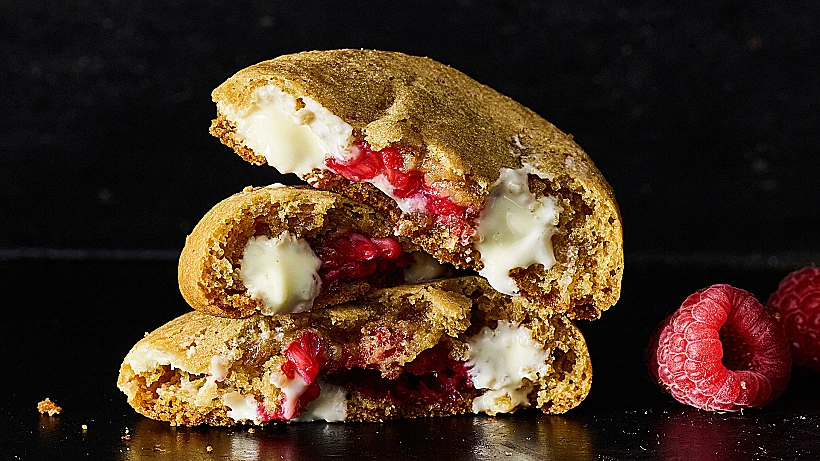 עוגיית פטל ושוקולד לבן של Choose Your Cookies