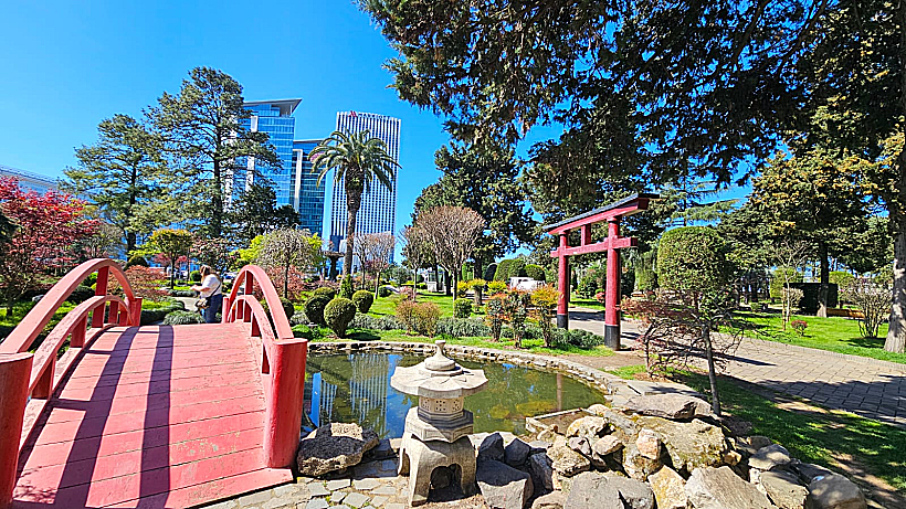 הגן היפני בטיילת של בטומי