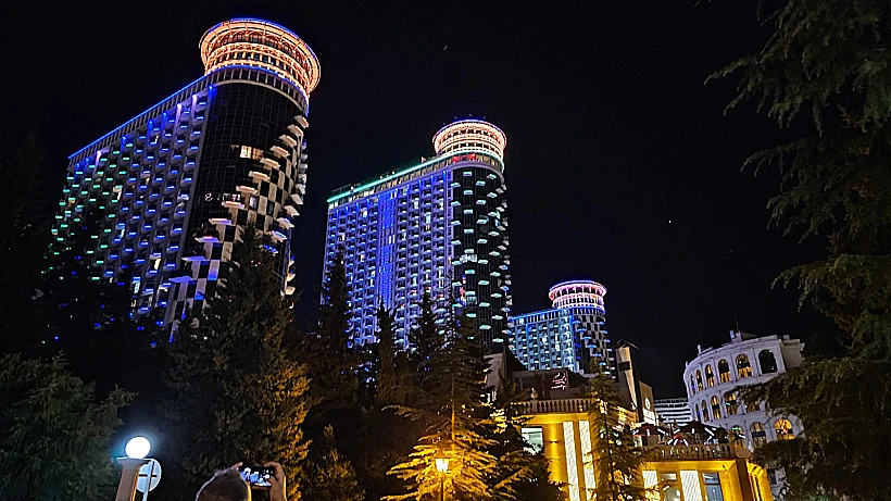 בטומי בלילה