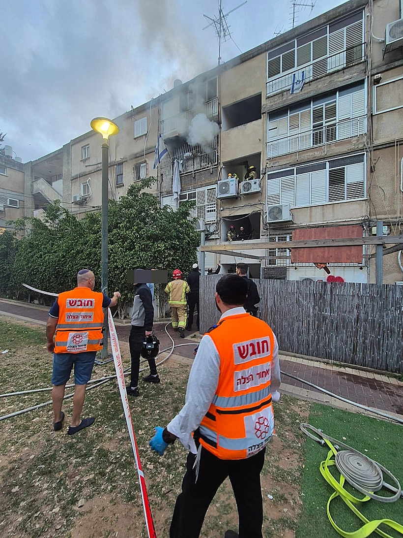 צוותי איחוד הצלה בזירת השריפה בגבעת שמואל