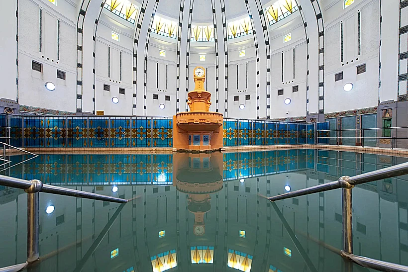 מלון THERMIA PALACE בפישטניי