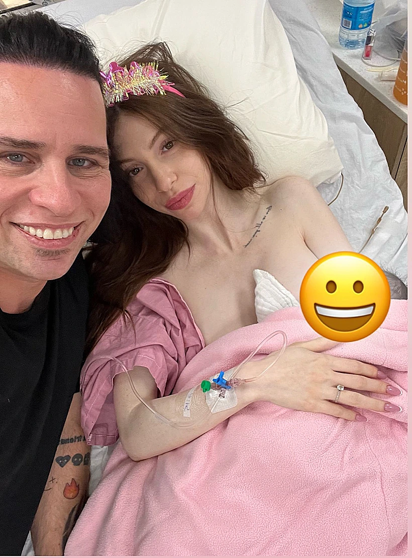 סקאזי ובת הזוג