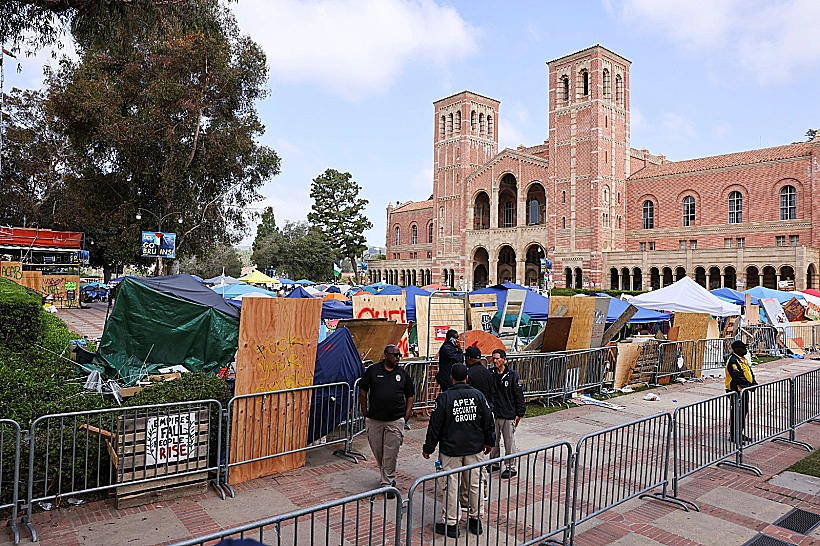מפגינים פרו-פלסטינים באוניברסיטת קליפורניה בלוס אנג'לס (UCLA)