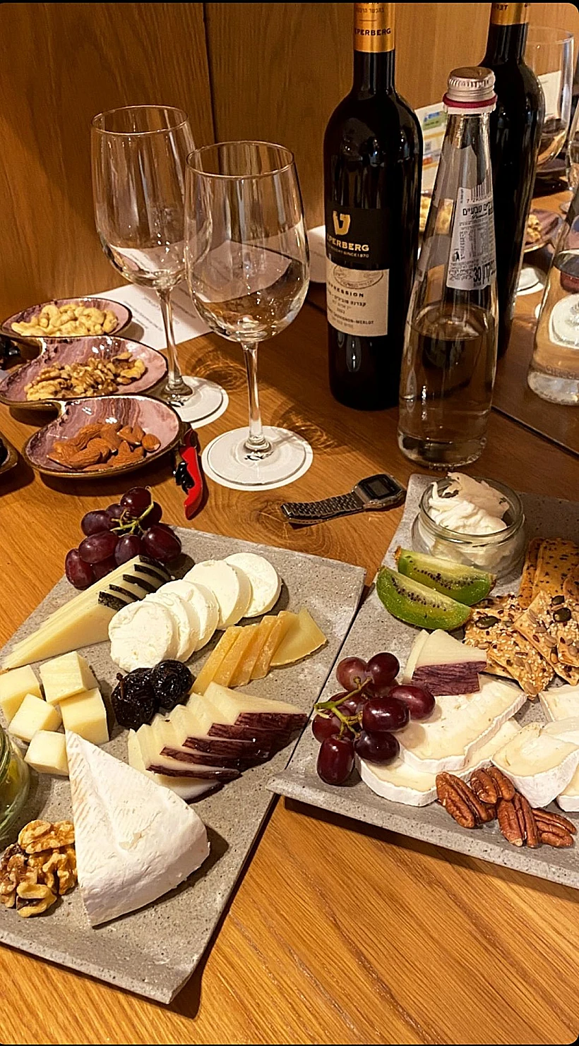 מאי גריאני, רביד פלוטניק