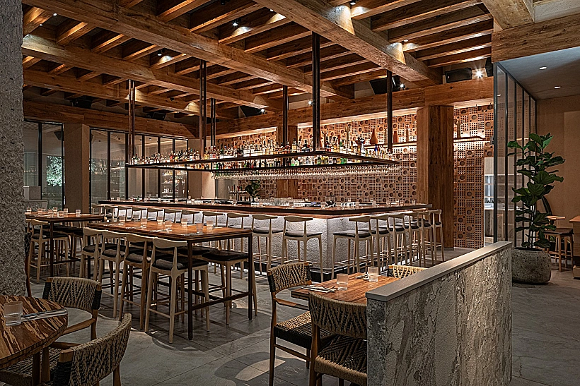 מסעדת על הנהר