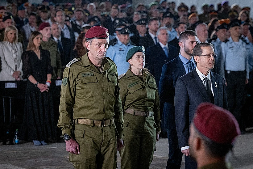 הנשיא יצחק הרצוג והרמטכ"ל הרצי הלוי בטקס יום הזיכרון בכותל