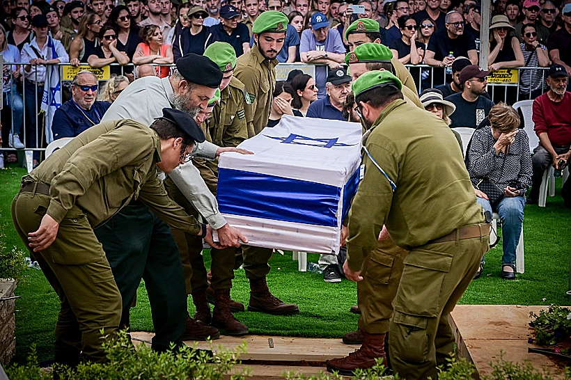 הלווייתו של סמל איתי לבני שנפל בסוף השבוע בעזה, בקריית שאול