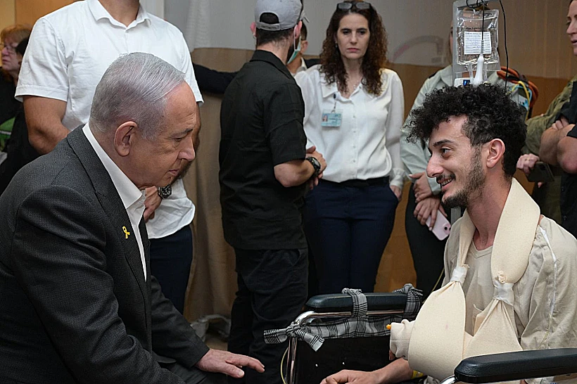 נתניהו מבקר פצועי צה"ל בשיבא
