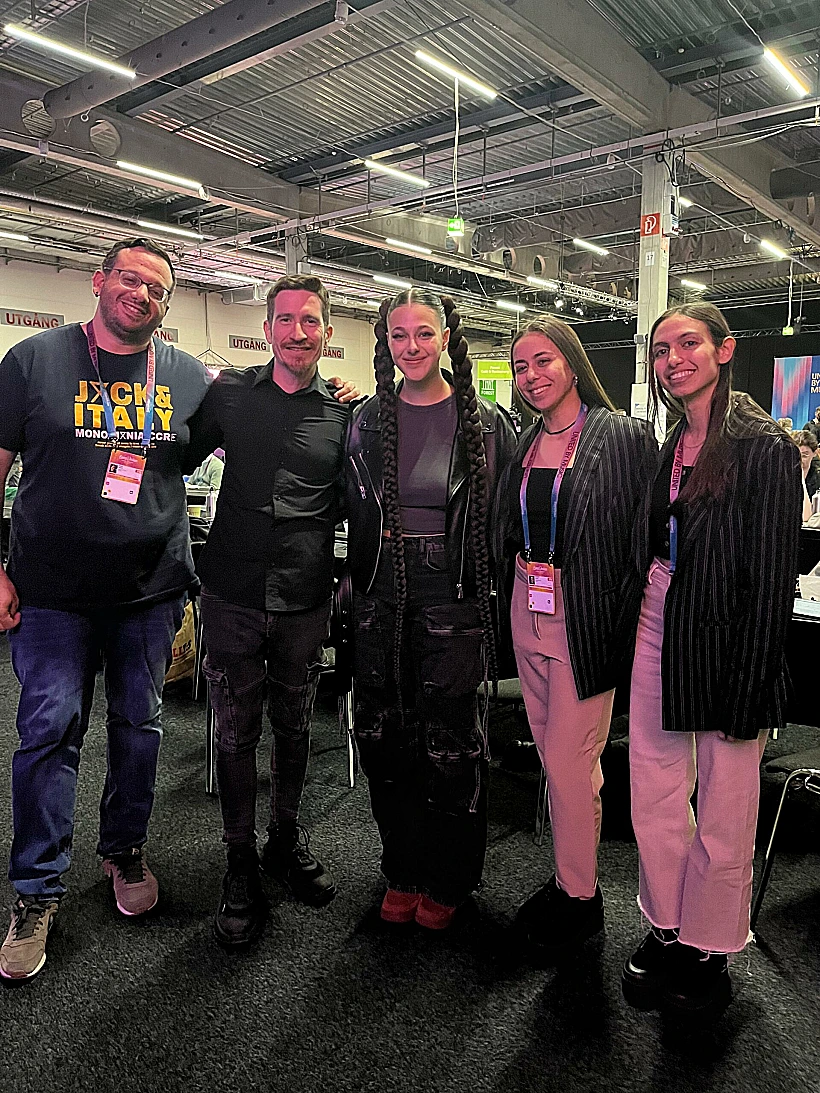 טל דהן ושחר אסידו עם נציגת לוקסמבורג טלי גולרגנט. מאלמו, 2024