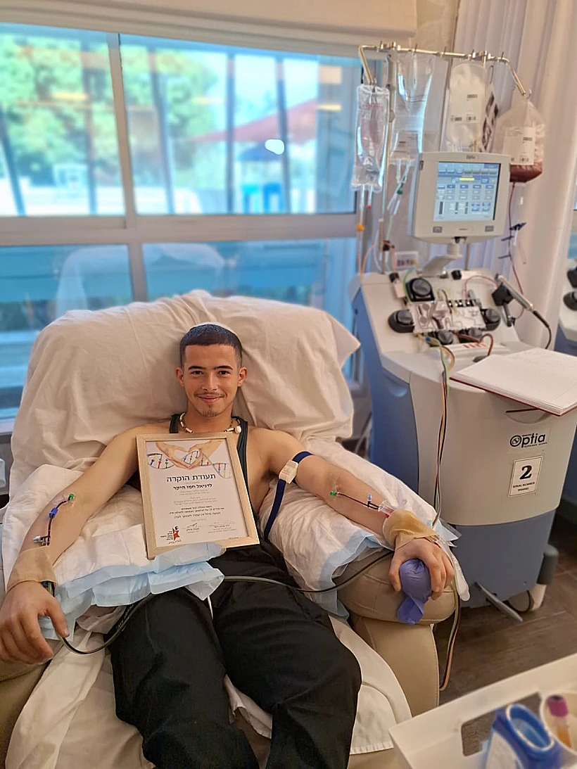 סמל דניאל חמו ז"ל בעת שתרם מח עצם