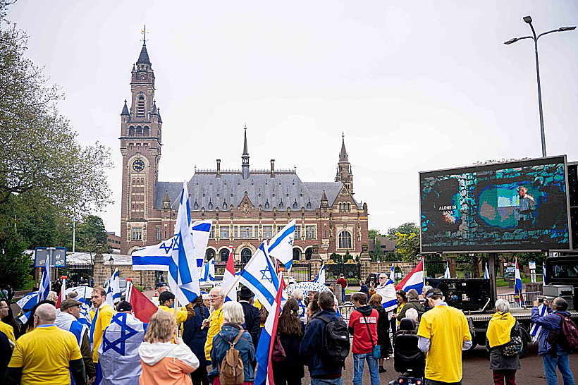 מפגן תמיכה בישראל מחוץ לבית הדין הבינלאומי לצדק בהאג