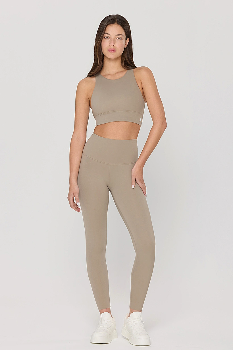 בגדי הספורט של סטרונגפול