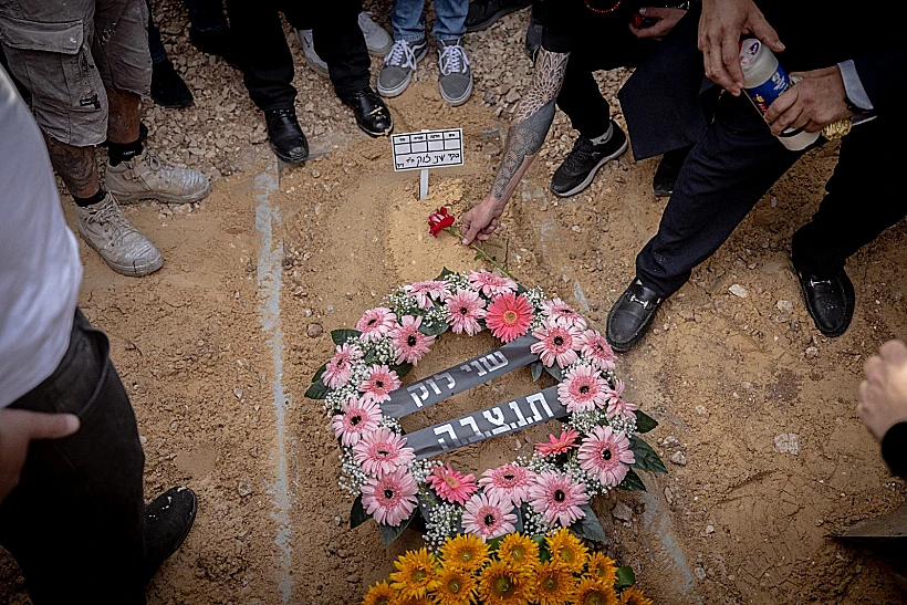 הלווייתה של שני לוק בבית העלמין בשריגים