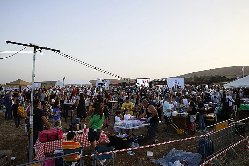 מפוני הצפון ב"מחנה פליטים