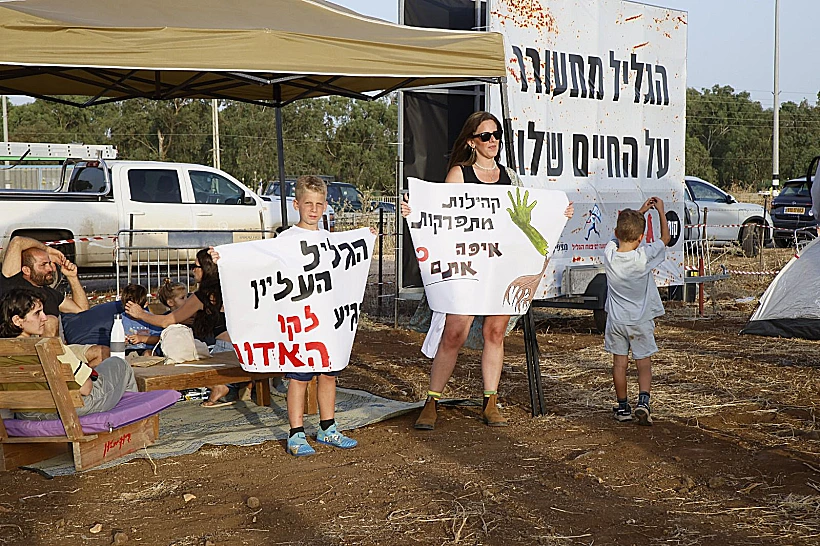 מפוני הצפון ב"מחנה פליטים