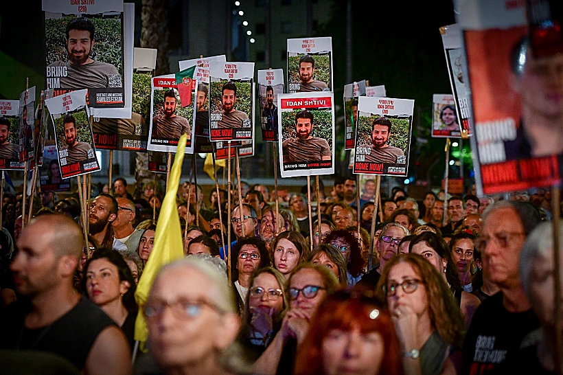 עצרת בכיכר החטופים חטופים חרבות ברזל