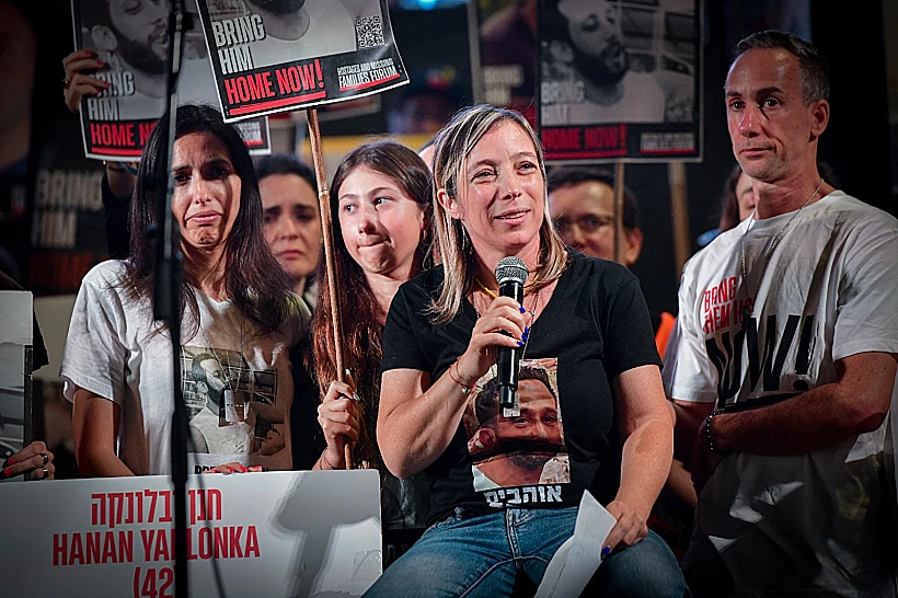 אביבית יבלונקה בעצרת בכיכר החטופים, חנן יבלונקה, חטופים, חברות ברזל