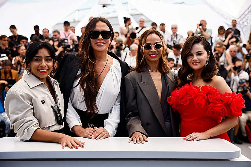 קאסט "אמיליה פרז", עם הבמאי הצרפתי ז'אק אודיאר. קאן 2024