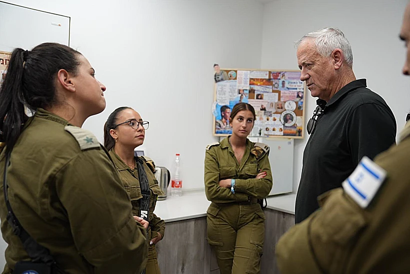 תצפיתניות השר גנץ בעוטף עזה