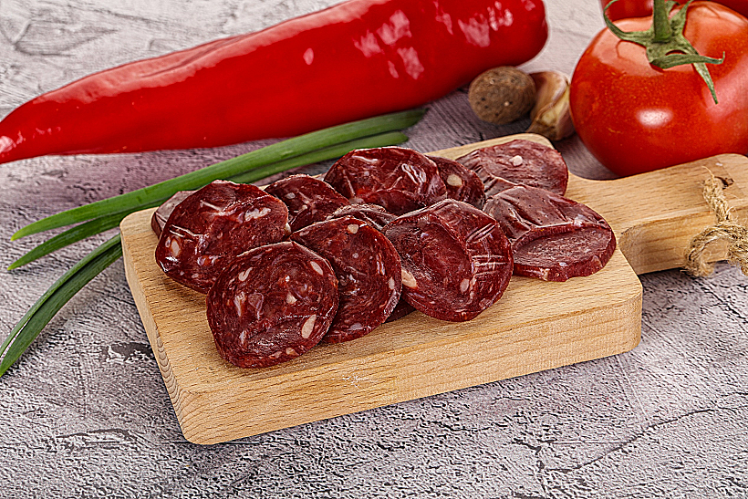 Wild,bear,meat,homemade,sausages,slices