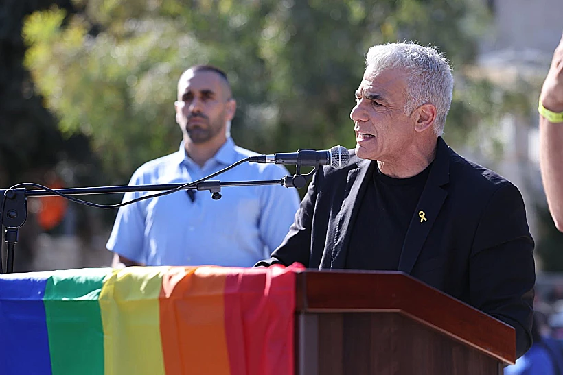 ראש האופוזיציה יאיר לפיד במצעד הגאווה בירושלים