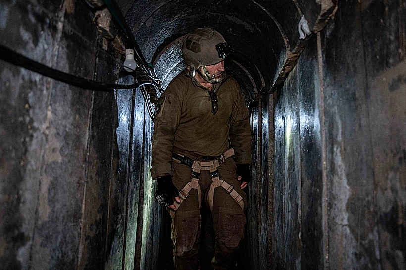 מפקד אוגדה 98, תא"ל דן גולדפוס, במנהרה ממנה חולצו גופות החטופים בג'באליה