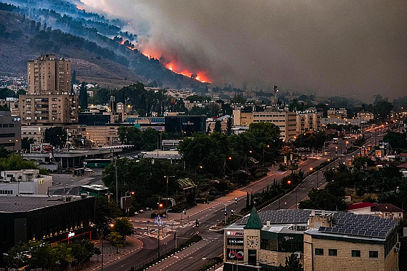 שריפות בקריית שמונה בעקבות שיגורי טילים של חיזבאללה