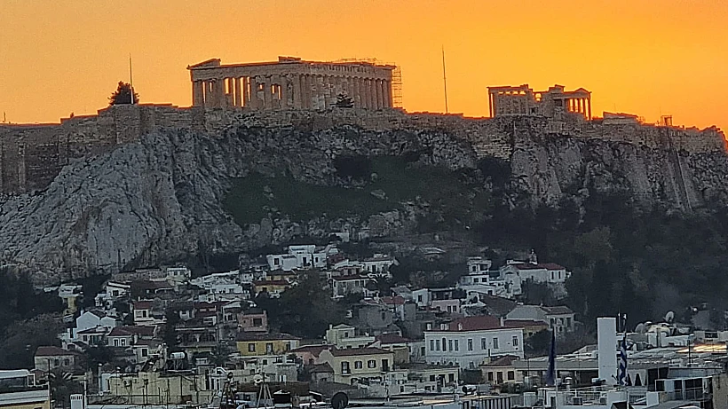 תצפית על האקרופוליס מהרופטופ של המלון