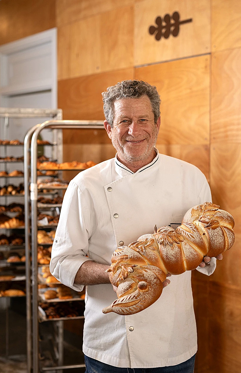 חלה לבנה של לחמים, אורי שפט