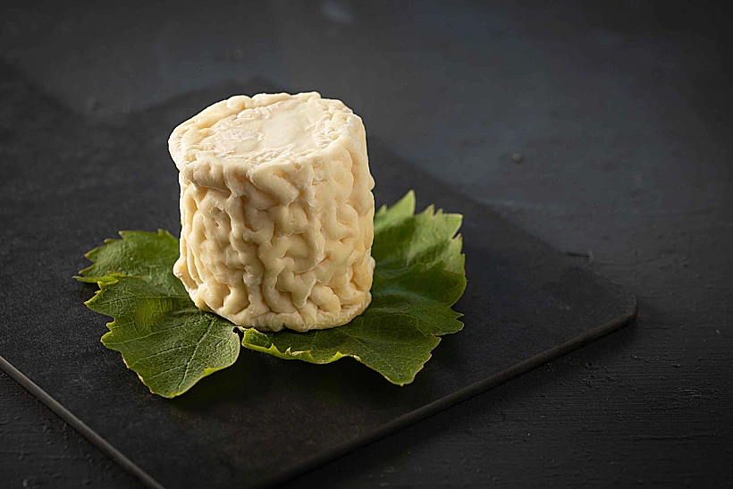 גבינת ניסנית של מחלבת שירת רועים