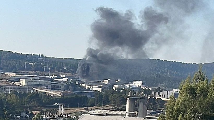 שריפה באזור תעשייה סמוך לבית שמש