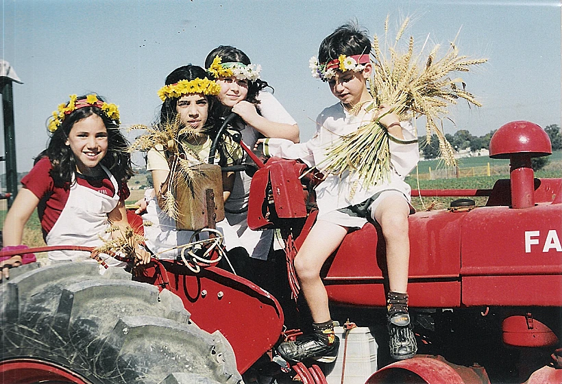 חגיגות שבועות בחצר הישנה בעין שמר