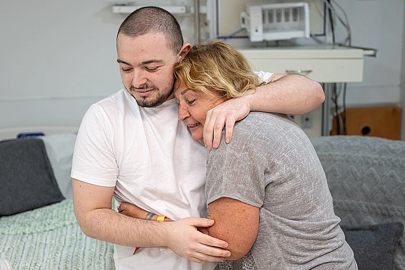 אלמוג מאיר ג'אן נפגש עם אמו