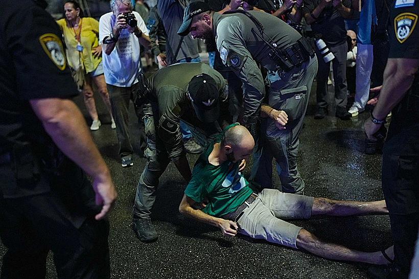 עימותים בין המשטרה למפגינים בתל אביב