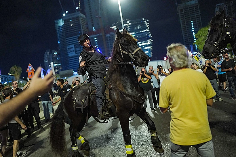 עימותים בין המשטרה למפגינים בתל אביב