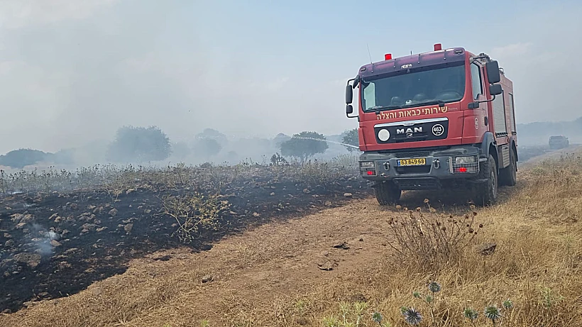 צוות כבאות והצלה בזירת השריפה