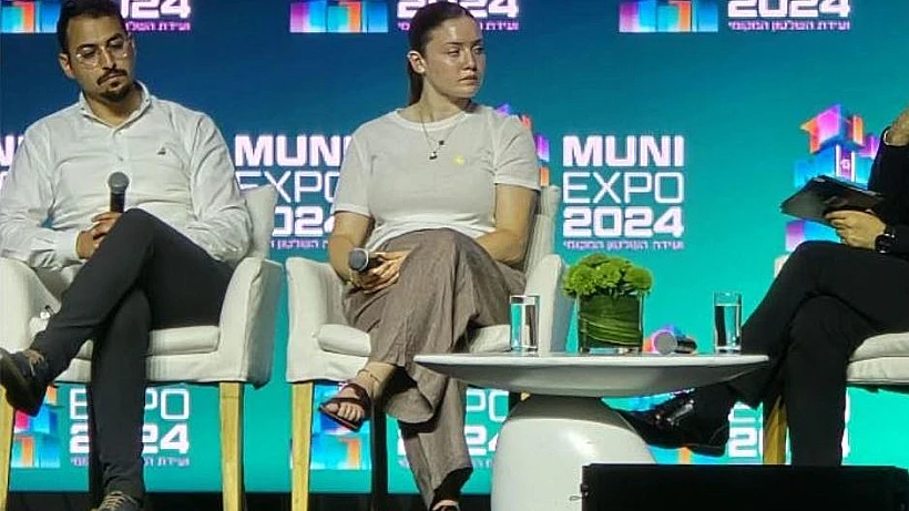 אגם גולדשטיין אלמוג בכנס