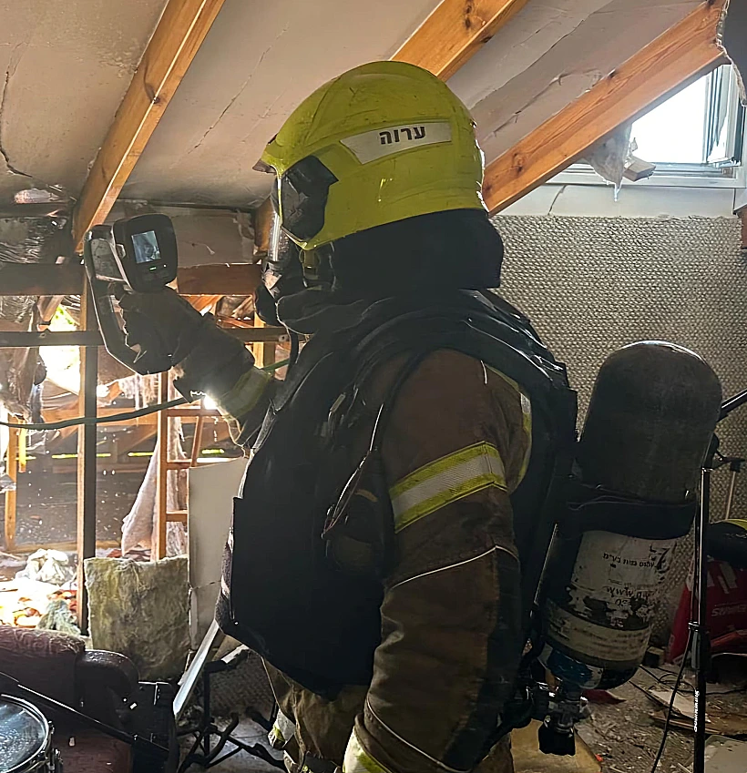 מבנה שרוף בקיבוץ יראון, עקב פגיעת טיל נ"ט