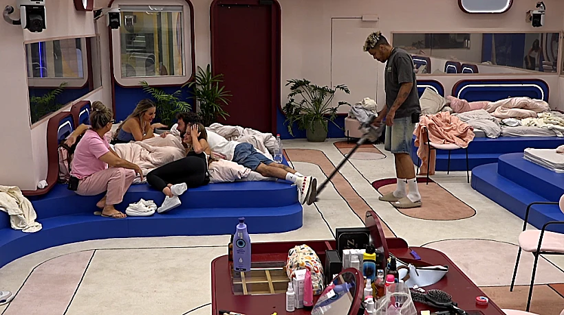 דיירים בחדר השינה