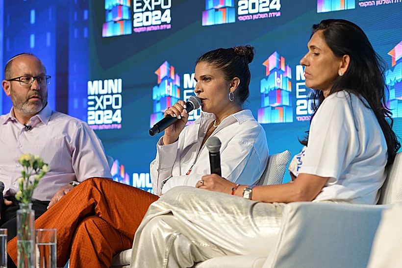 אורלי גלבוע, אם החטופה דניאלה גלבוע, ושלי שם טוב, אם החטוף עומר שם טוב