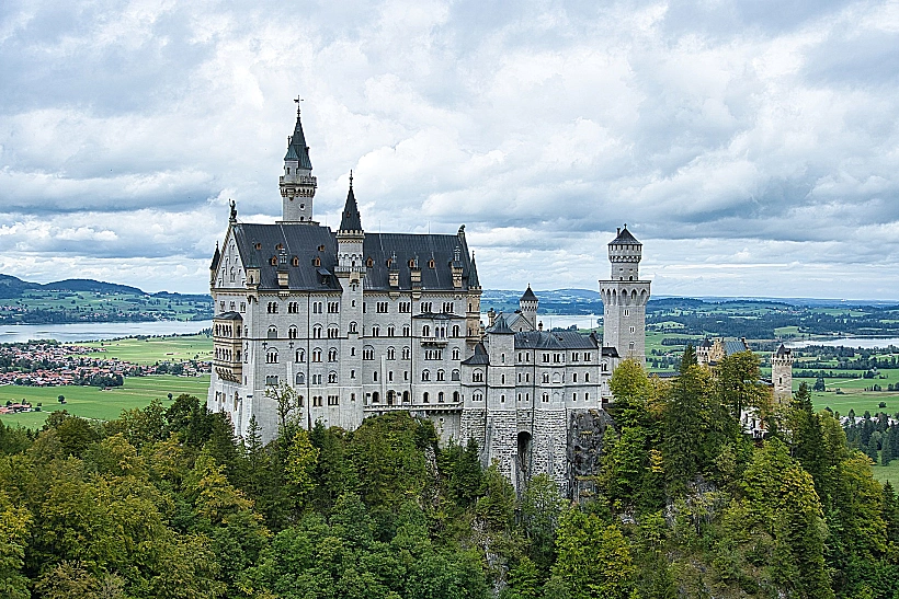 טירת ניושוונשטיין – Schloss Neuschwanstein - בוואריה מינכן גרמניה