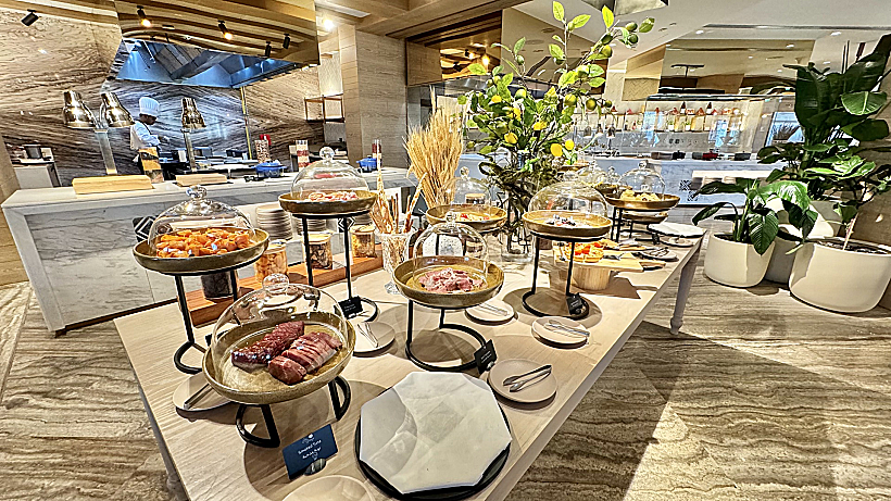 ארוחת הבוקר במלון