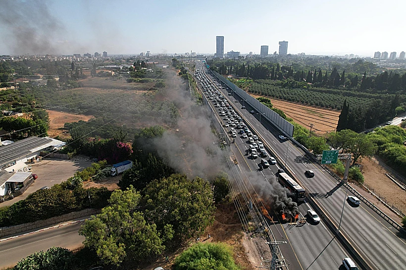 מפגינים נגד הממשלה בכביש 4 השרון