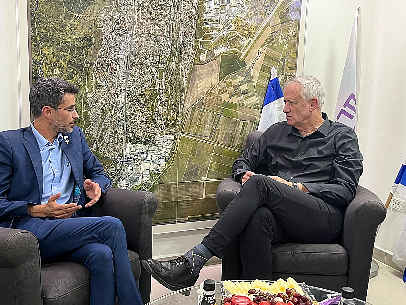 גנץ בפגישה עם עמיחי שטרן