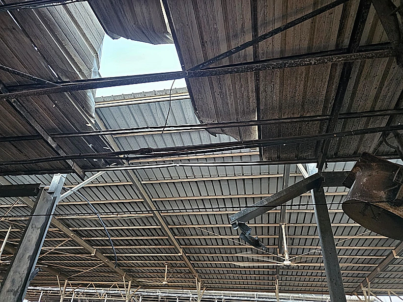 פגיעה ישירה ברפת בעין השלושה