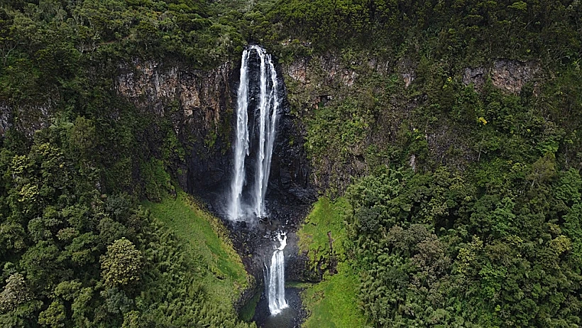 Karuru,waterfall,at,the,aberdare,national,park, ,kenya מפל Karuru בקניה