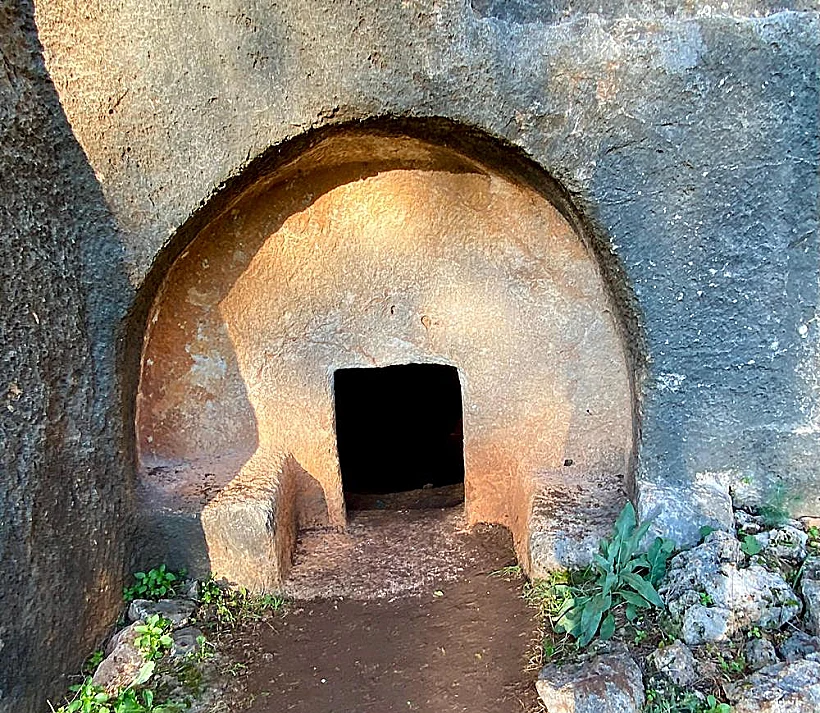 שביל המערות וחורבת חרמש