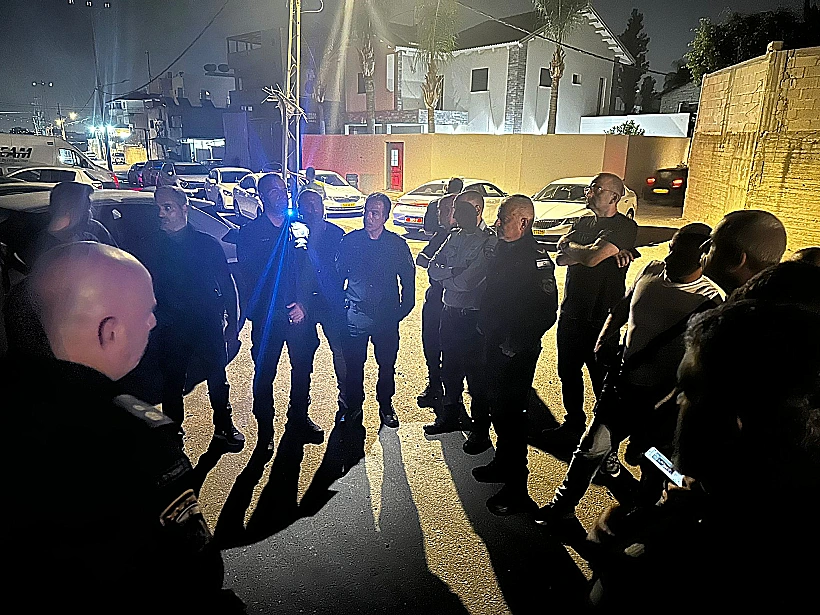 שוטרים בזירת הרצח בלוד